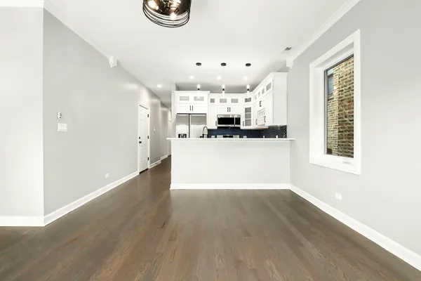 $2,600 | 4605 South Langley Avenue, Unit 2, Chicago, IL 60653