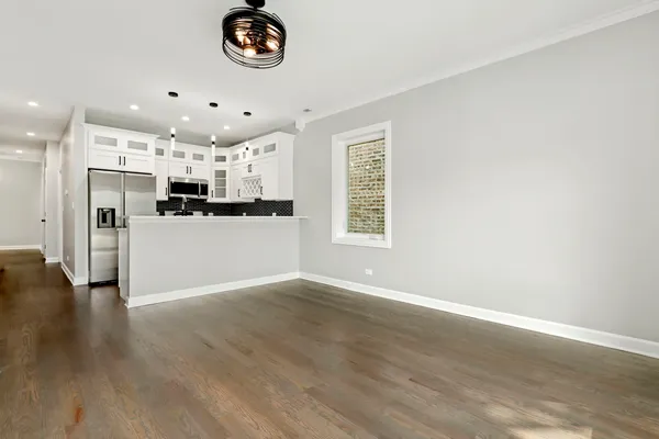 $2,600 | 4605 South Langley Avenue, Unit 2, Chicago, IL 60653