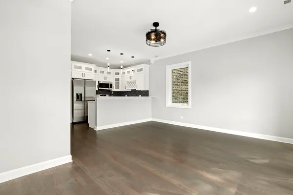 $2,600 | 4605 South Langley Avenue, Unit 2, Chicago, IL 60653