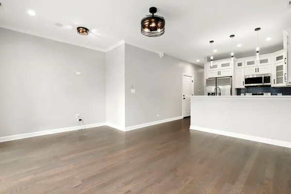 $2,600 | 4605 South Langley Avenue, Unit 2, Chicago, IL 60653