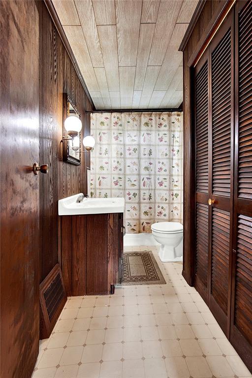 10970 Old Trail Road Irwin, PA 15642 - Photo 8 of 20 a bathroom with a sink and a mirror
