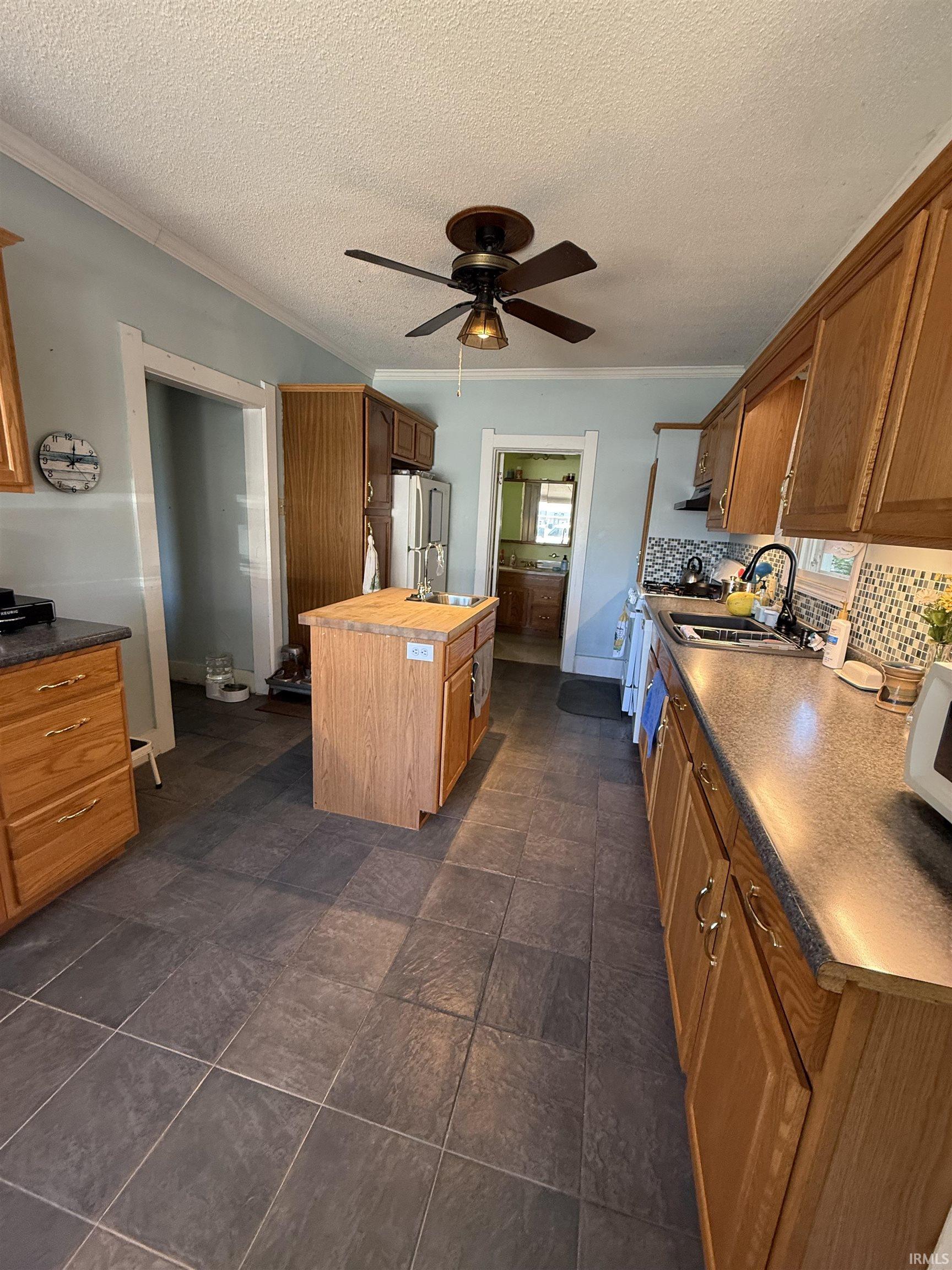 546 Charles Street Huntington, IN 46750 - Photo 4 of 25
