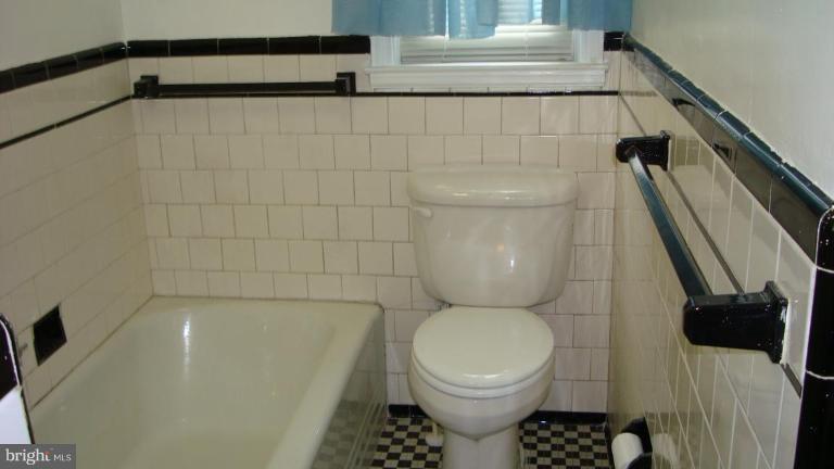 1503 Sheffield Road Baltimore, MD 21218 - Photo 11 of 16 Bath #1