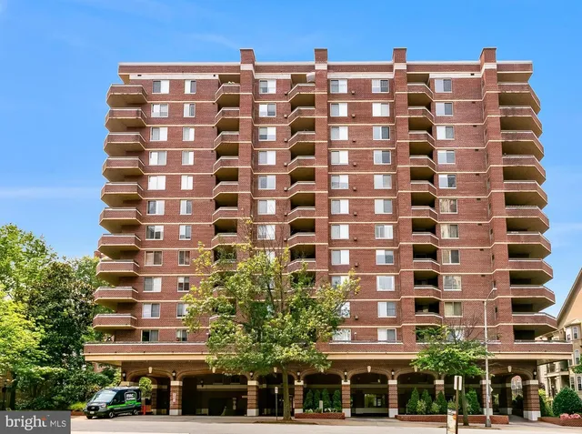 $675,000 | 1276 North Wayne Street, Unit 300, Arlington, VA 22201