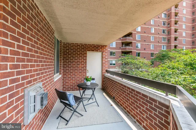 $675,000 | 1276 North Wayne Street, Unit 300, Arlington, VA 22201