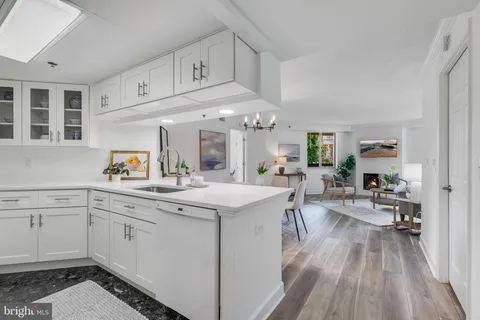 $675,000 | 1276 North Wayne Street, Unit 300, Arlington, VA 22201