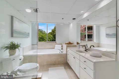 $675,000 | 1276 North Wayne Street, Unit 300, Arlington, VA 22201