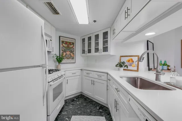 $675,000 | 1276 North Wayne Street, Unit 300, Arlington, VA 22201