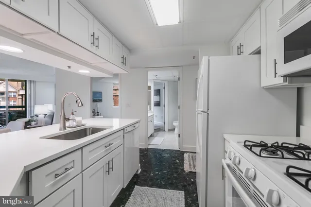 $675,000 | 1276 North Wayne Street, Unit 300, Arlington, VA 22201