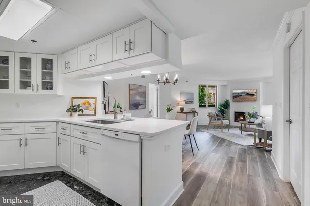 $675,000 | 1276 North Wayne Street, Unit 300, Arlington, VA 22201