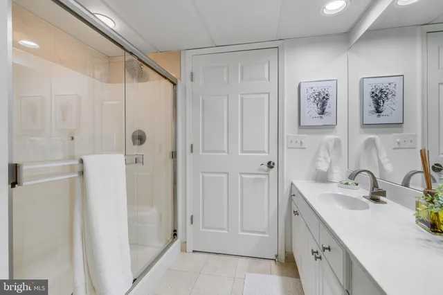 $675,000 | 1276 North Wayne Street, Unit 300, Arlington, VA 22201