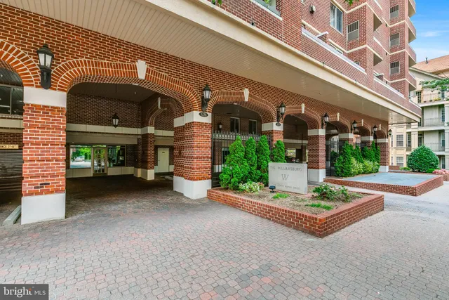 $675,000 | 1276 North Wayne Street, Unit 300, Arlington, VA 22201