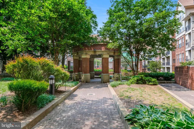 $675,000 | 1276 North Wayne Street, Unit 300, Arlington, VA 22201