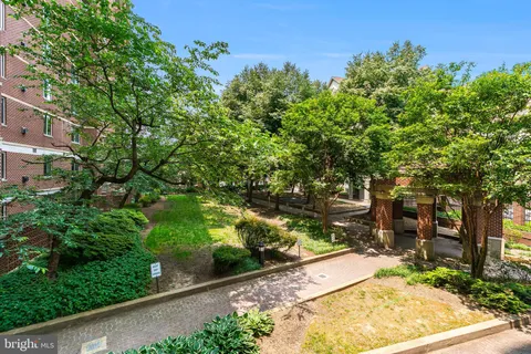 $675,000 | 1276 North Wayne Street, Unit 300, Arlington, VA 22201