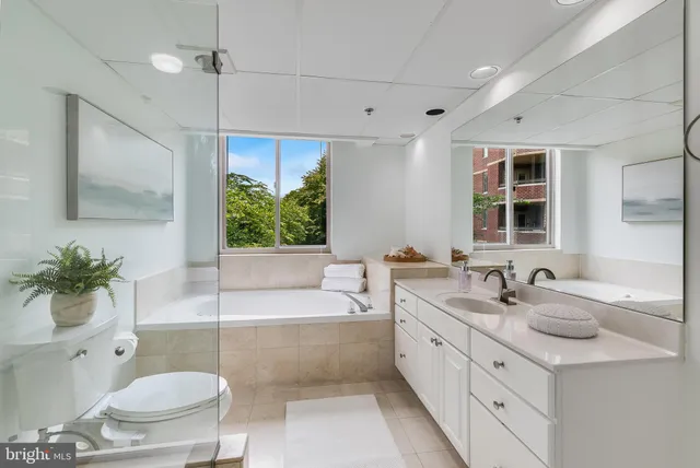 $675,000 | 1276 North Wayne Street, Unit 300, Arlington, VA 22201