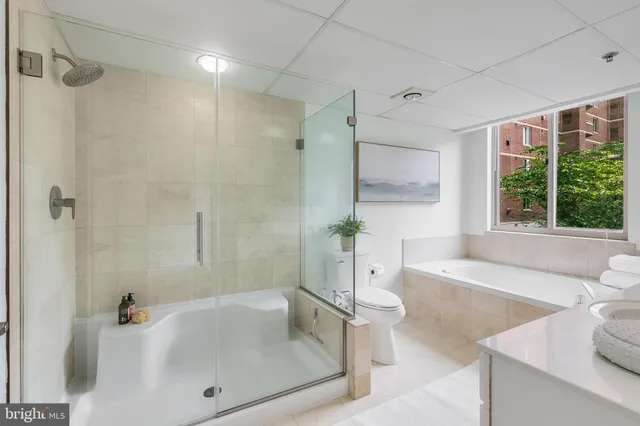 $675,000 | 1276 North Wayne Street, Unit 300, Arlington, VA 22201