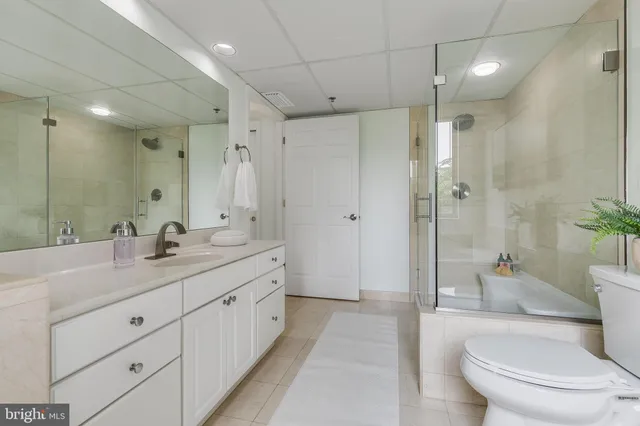 $675,000 | 1276 North Wayne Street, Unit 300, Arlington, VA 22201