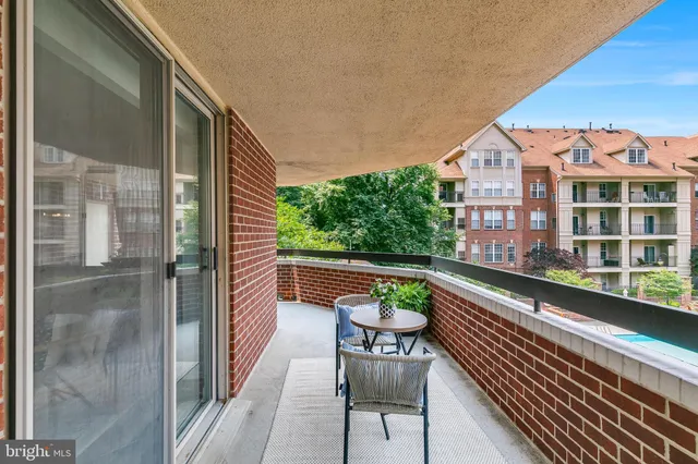 $675,000 | 1276 North Wayne Street, Unit 300, Arlington, VA 22201