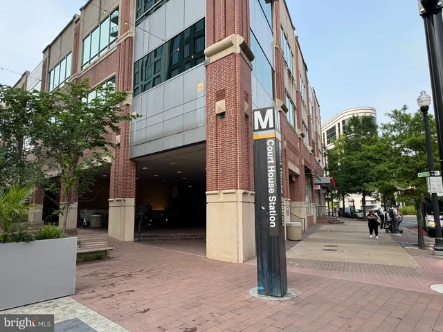 $675,000 | 1276 North Wayne Street, Unit 300, Arlington, VA 22201