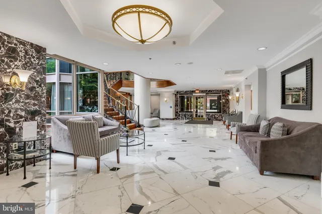 $675,000 | 1276 North Wayne Street, Unit 300, Arlington, VA 22201