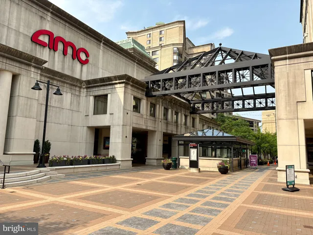 $675,000 | 1276 North Wayne Street, Unit 300, Arlington, VA 22201