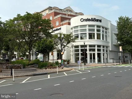 $675,000 | 1276 North Wayne Street, Unit 300, Arlington, VA 22201