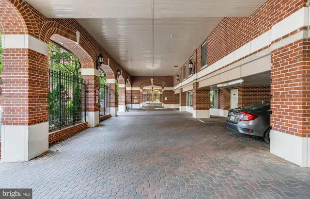 $675,000 | 1276 North Wayne Street, Unit 300, Arlington, VA 22201