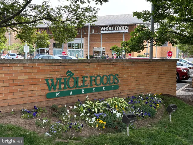 $675,000 | 1276 North Wayne Street, Unit 300, Arlington, VA 22201