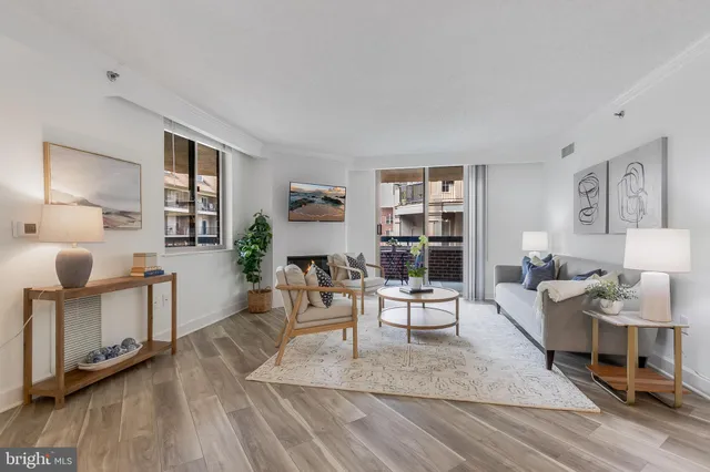 $675,000 | 1276 North Wayne Street, Unit 300, Arlington, VA 22201