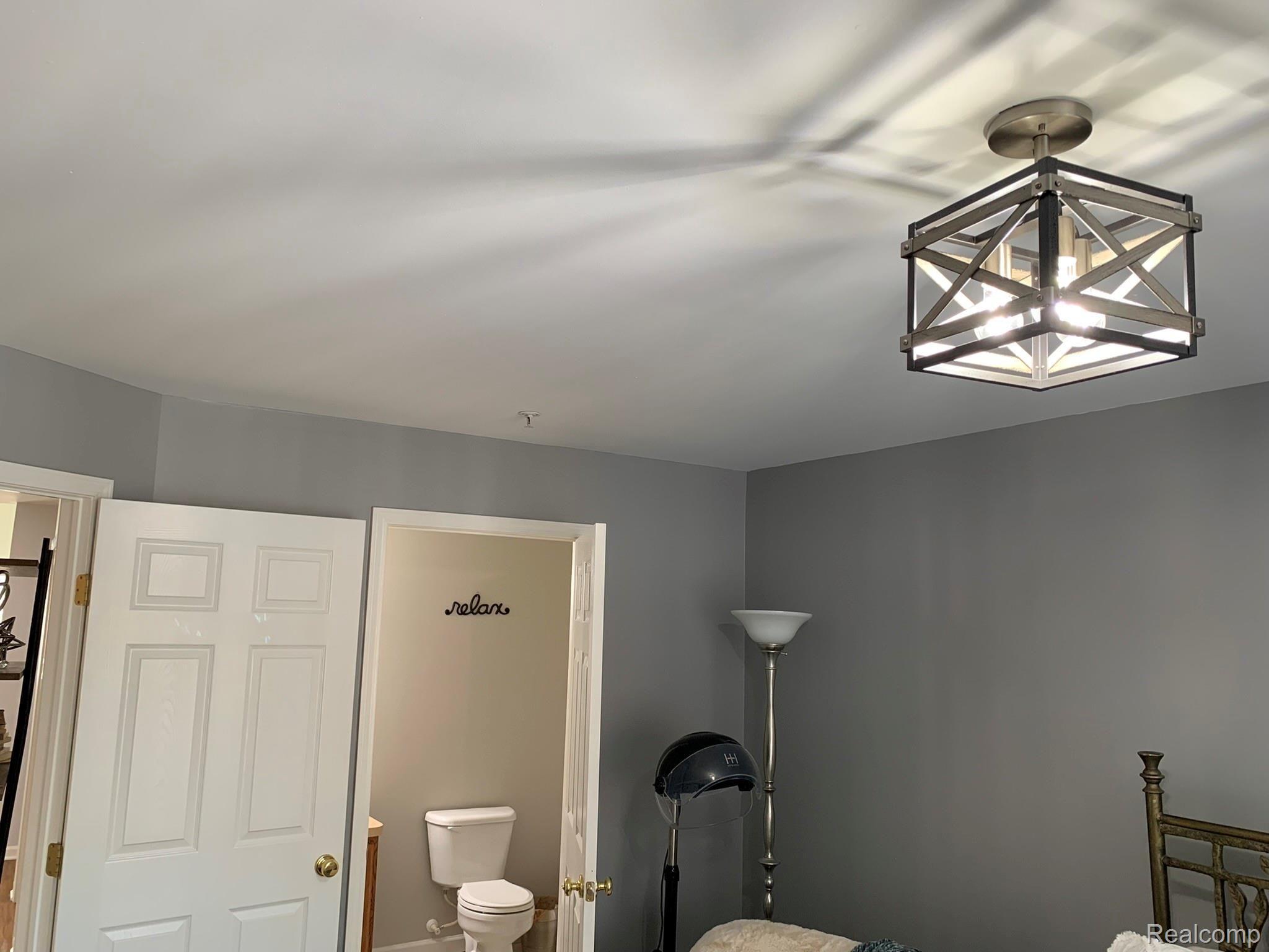 16826 Farmington Road Livonia, MI 48154 - Photo 25 of 36 New Light Fixtures