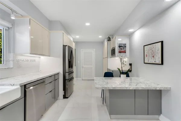 $2,999,999 | 1410 Cleveland Road, Miami Beach, FL 33141