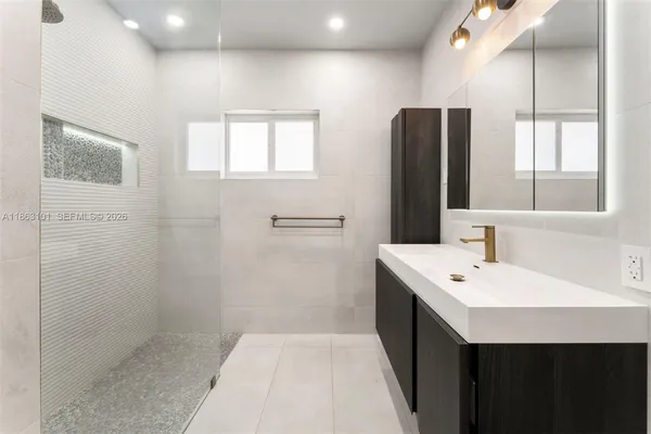 $2,999,999 | 1410 Cleveland Road, Miami Beach, FL 33141