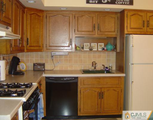 425 Huff Road North Brunswick, NJ 08902 - Photo 5 of 8 Gallery Image 5