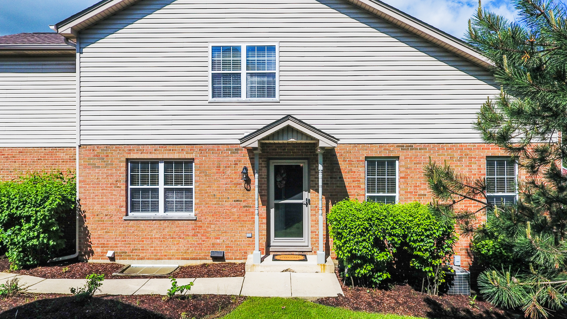 610 Daisy Lane Roselle, IL 60172 - Photo 2 of 23