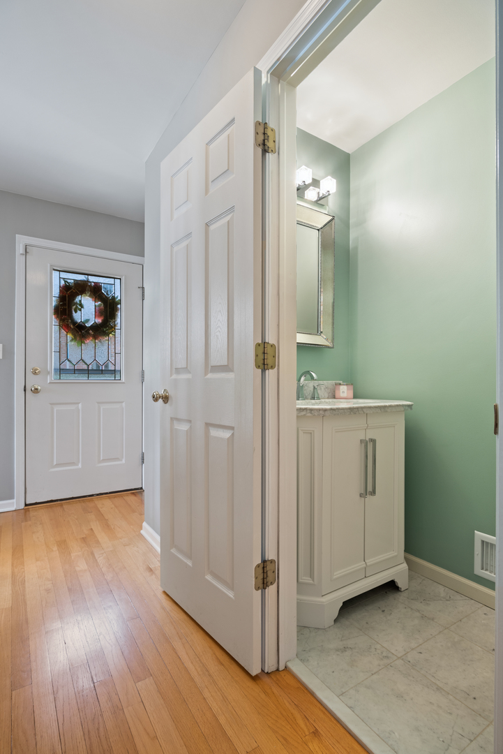 610 Daisy Lane Roselle, IL 60172 - Photo 11 of 23