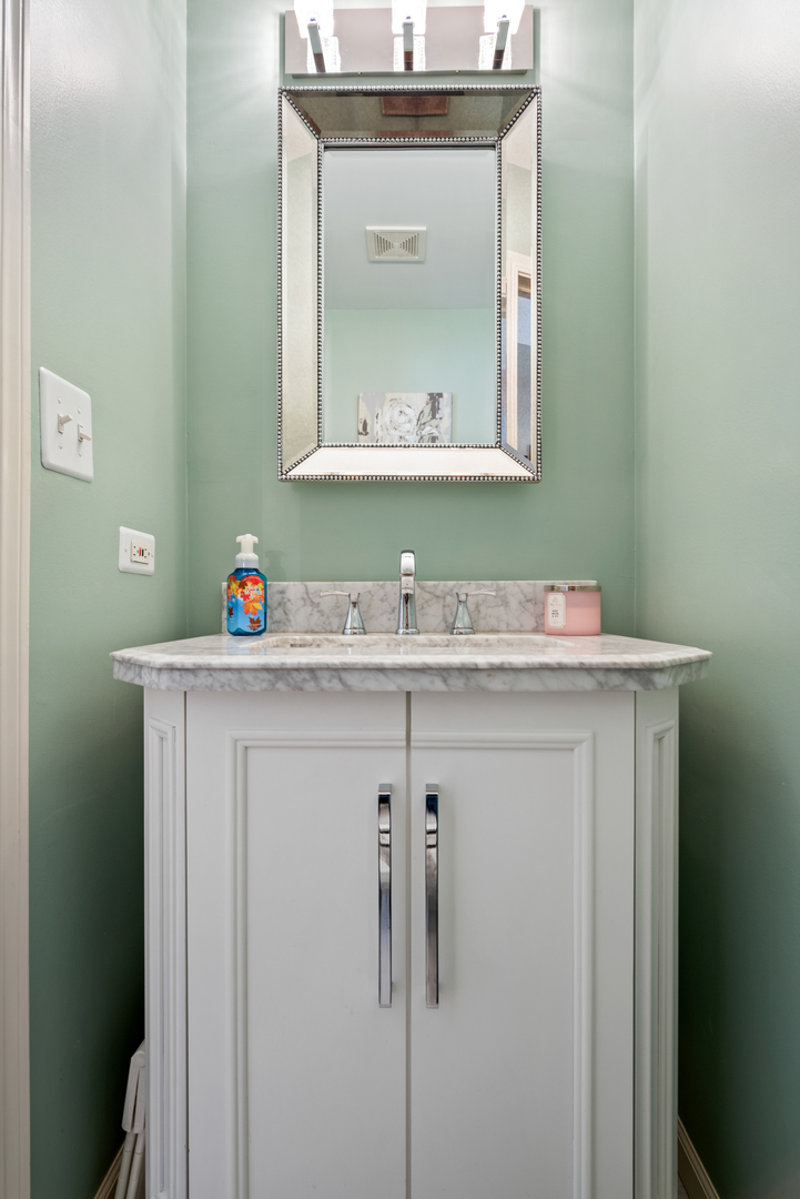 610 Daisy Lane Roselle, IL 60172 - Photo 12 of 23