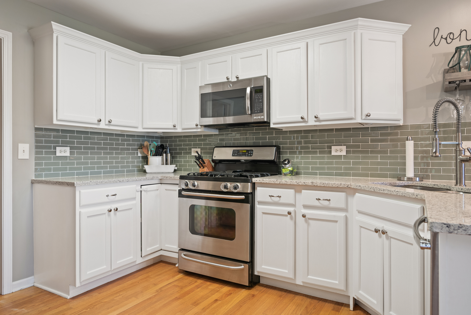 610 Daisy Lane Roselle, IL 60172 - Photo 8 of 23