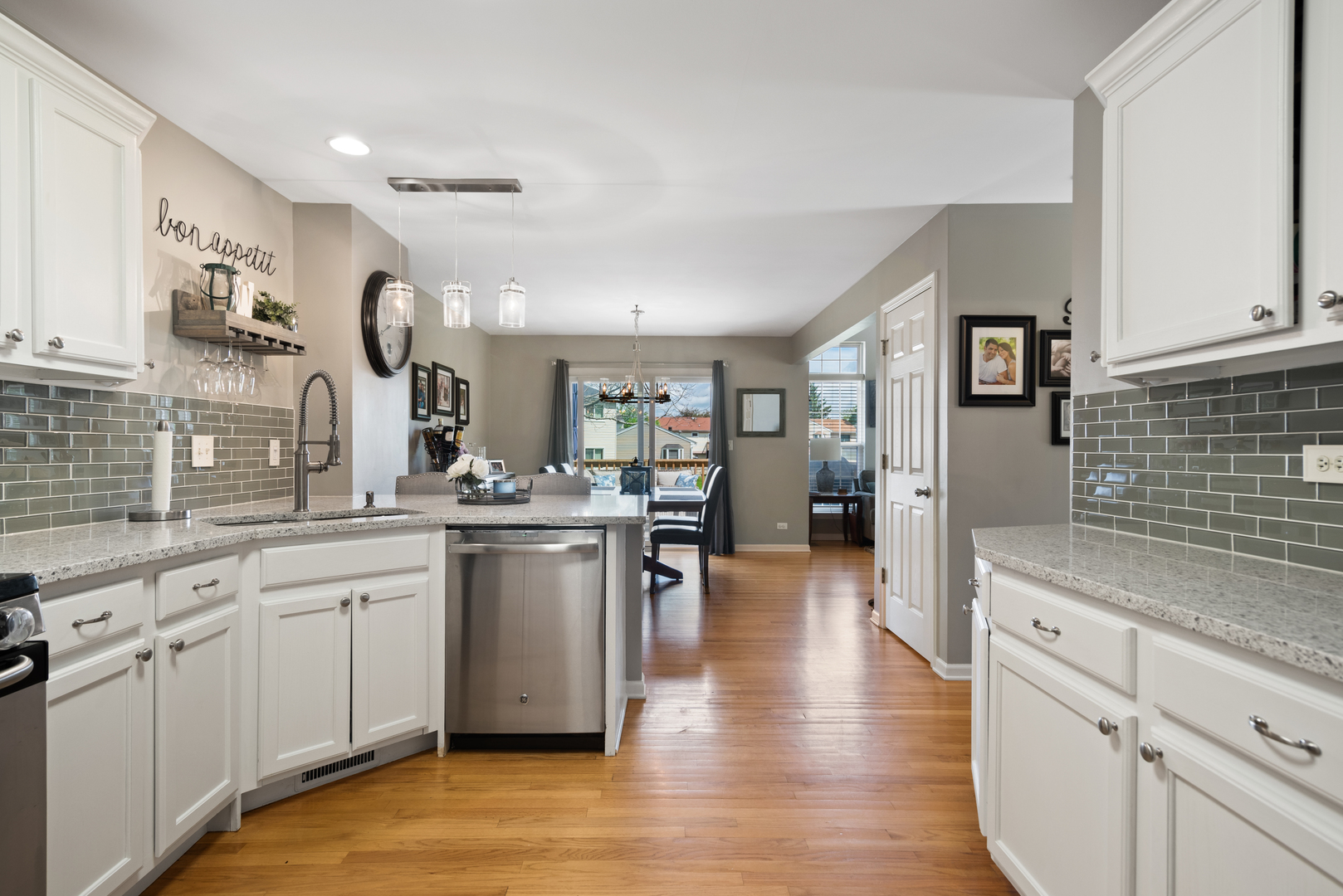 610 Daisy Lane Roselle, IL 60172 - Photo 9 of 23