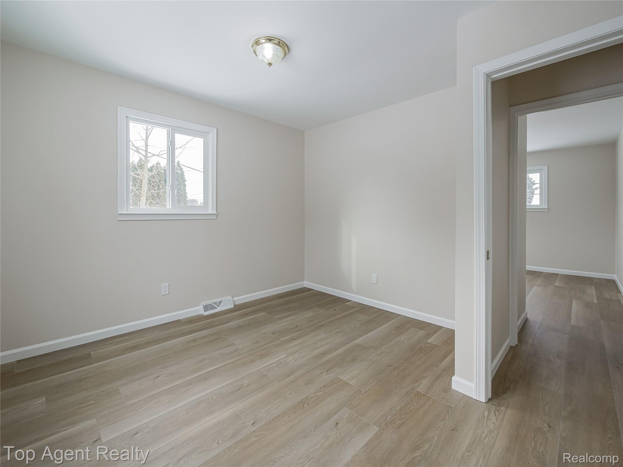20580 21 Mile Road Macomb, MI 48044 - Photo 23 of 41 21 Mile-21.jpg