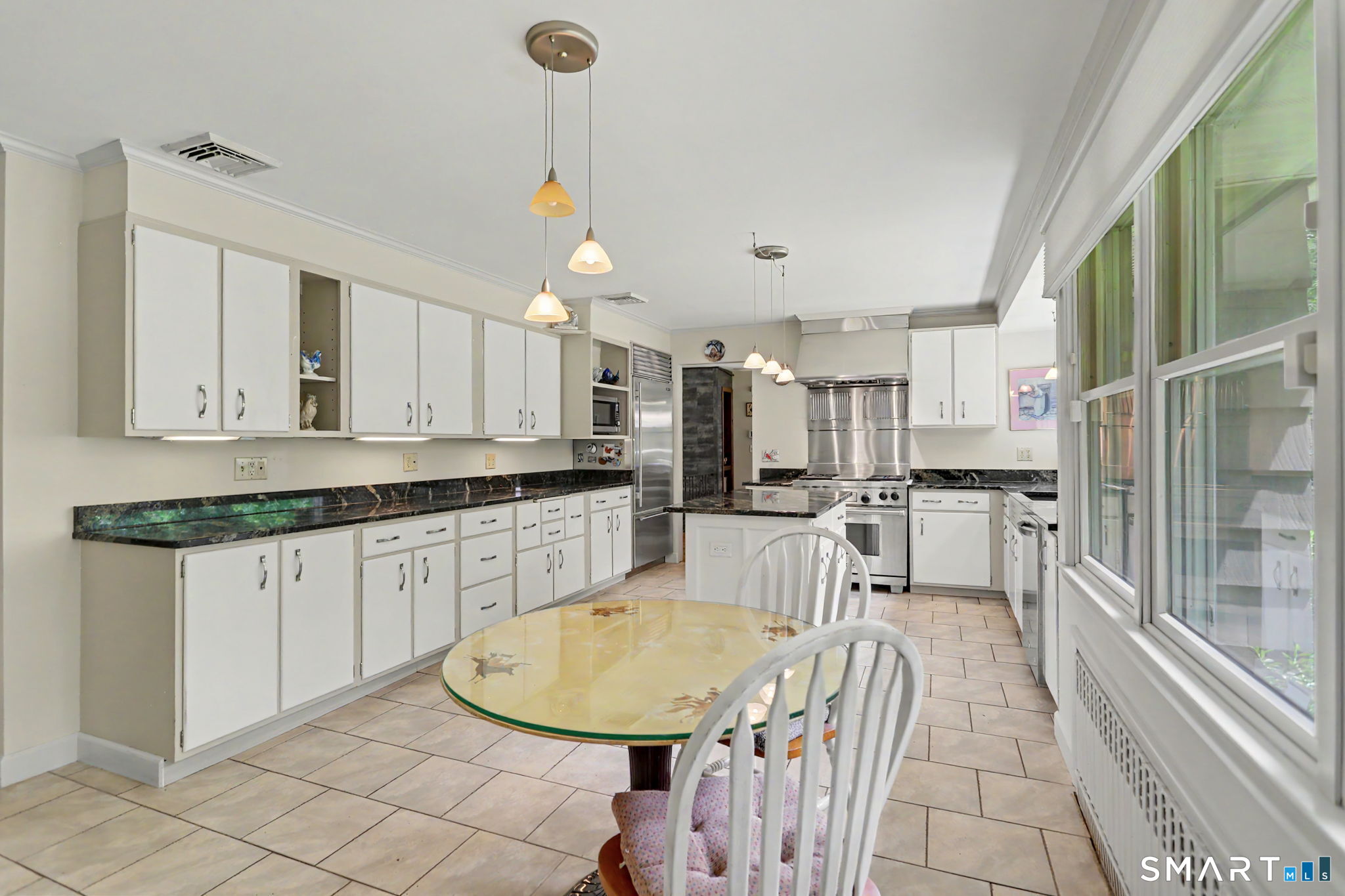 215 Hillfield Road Hamden, CT 06518 - Photo 3 of 36