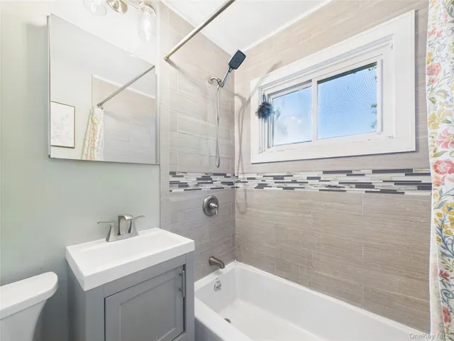 $600,000 | 554 South 8th Street, Lindenhurst, NY 11757