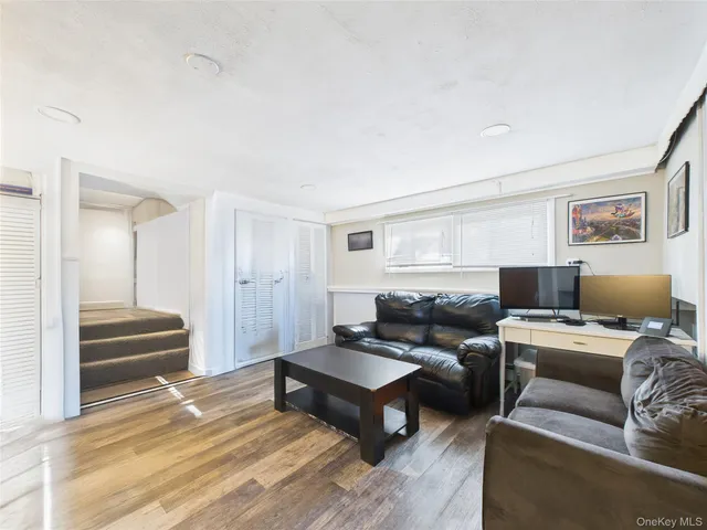 $600,000 | 554 South 8th Street, Lindenhurst, NY 11757