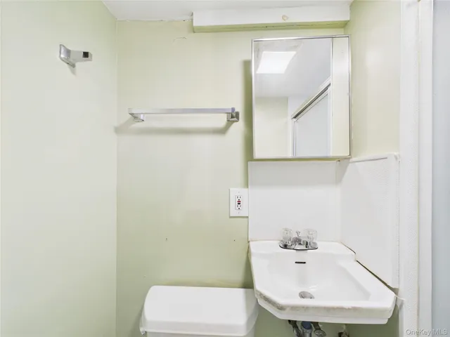 $600,000 | 554 South 8th Street, Lindenhurst, NY 11757