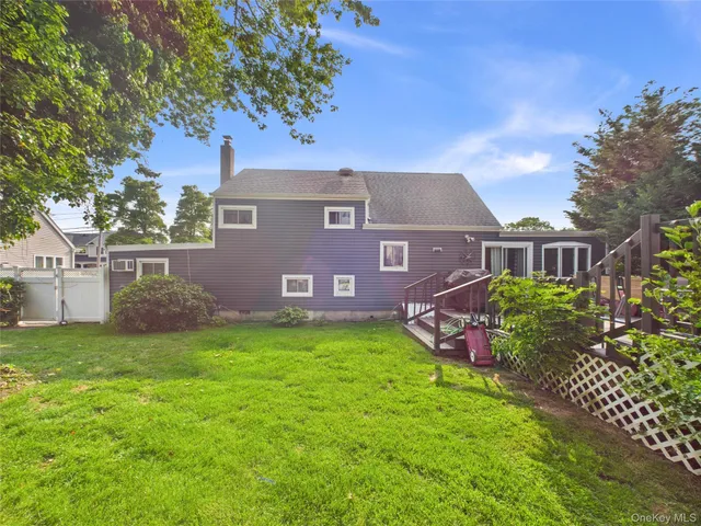 $600,000 | 554 South 8th Street, Lindenhurst, NY 11757