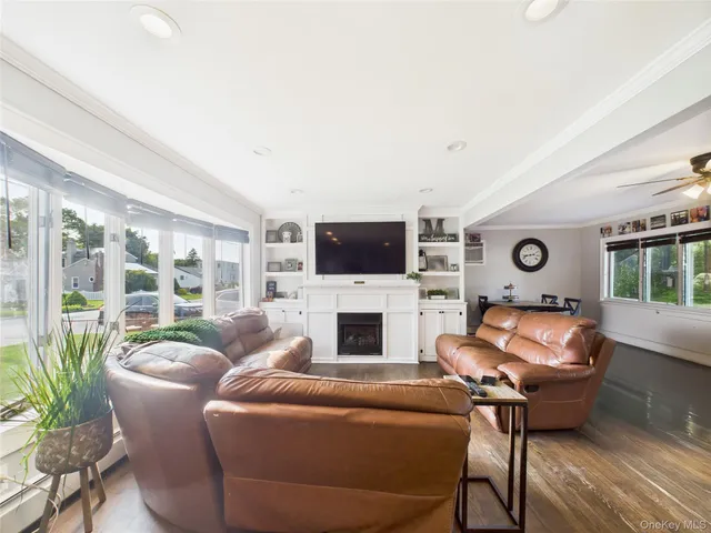 $600,000 | 554 South 8th Street, Lindenhurst, NY 11757