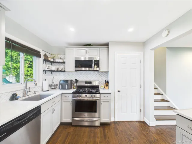 $600,000 | 554 South 8th Street, Lindenhurst, NY 11757