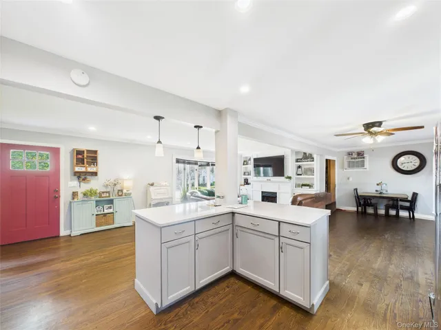 $600,000 | 554 South 8th Street, Lindenhurst, NY 11757