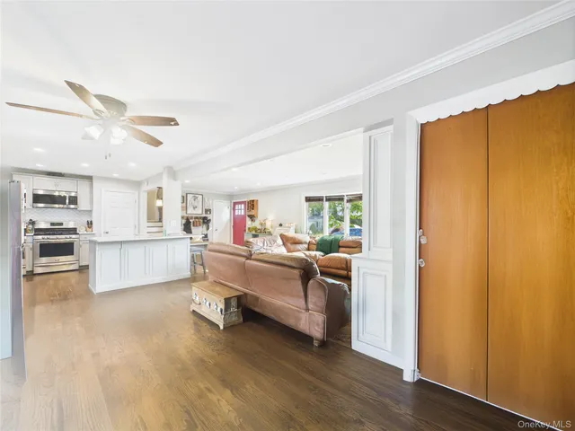 $600,000 | 554 South 8th Street, Lindenhurst, NY 11757