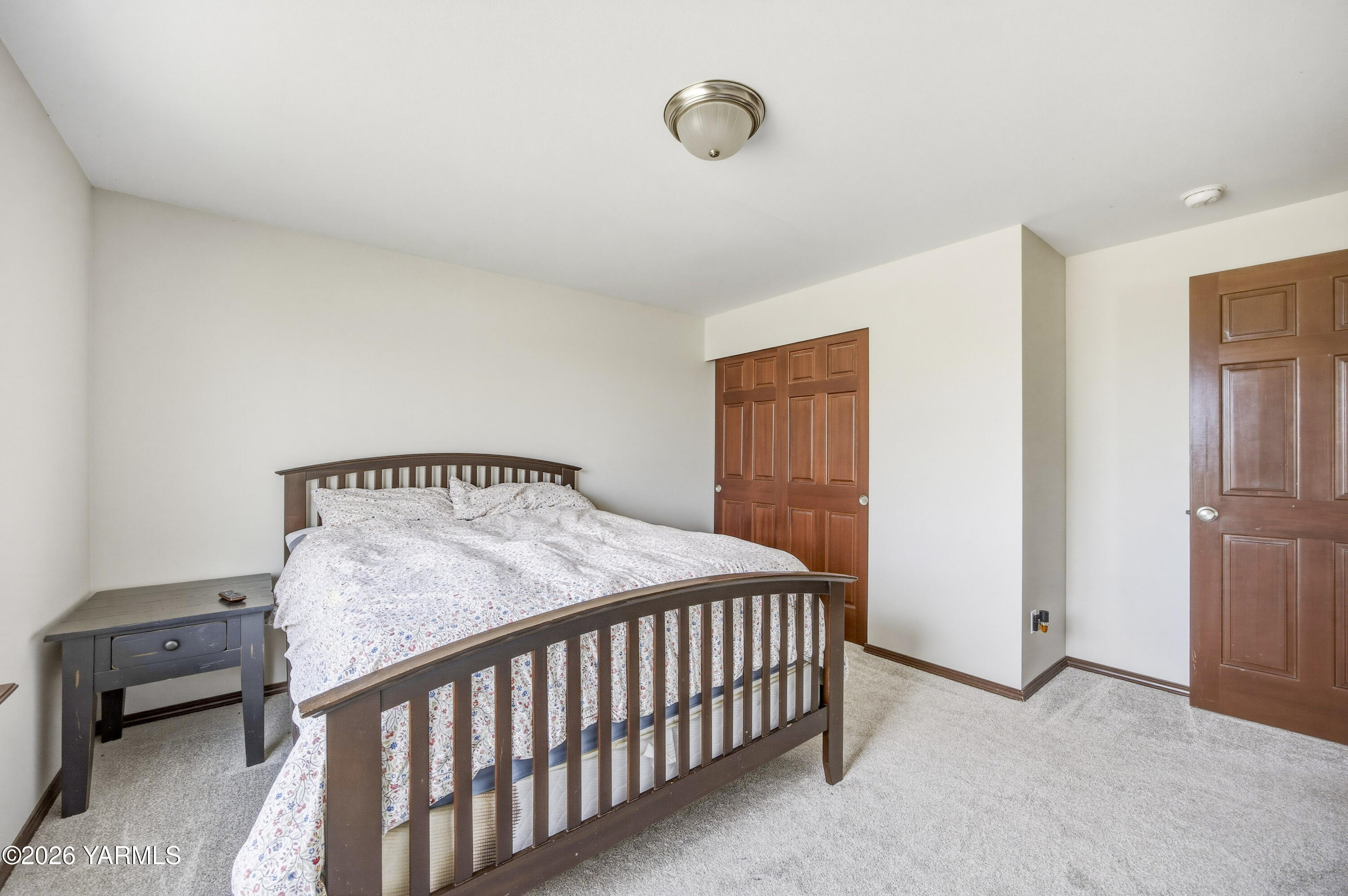 2050 Olmstead Road Grandview, WA 98930 - Photo 23 of 60 a bedroom with a bed and a window