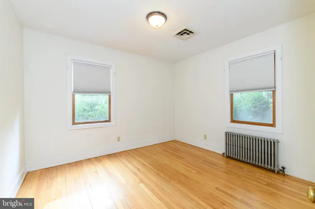 a view of empty room with window